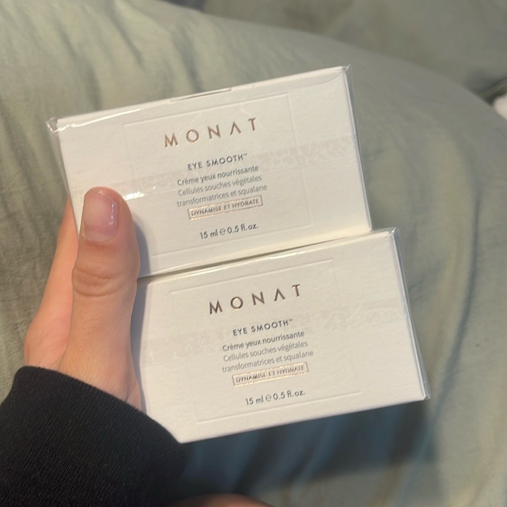 Monat Eye Smooth